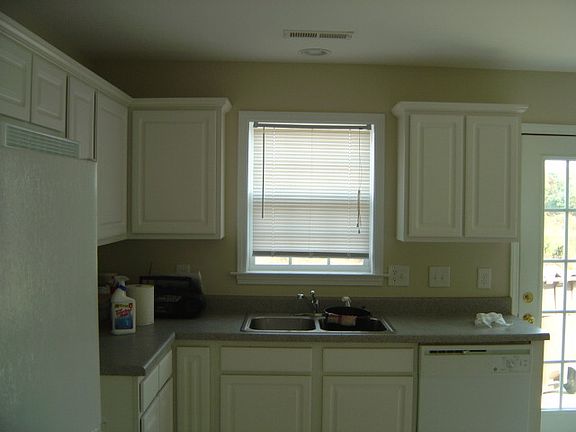 4th image of 1599 Andover Ave