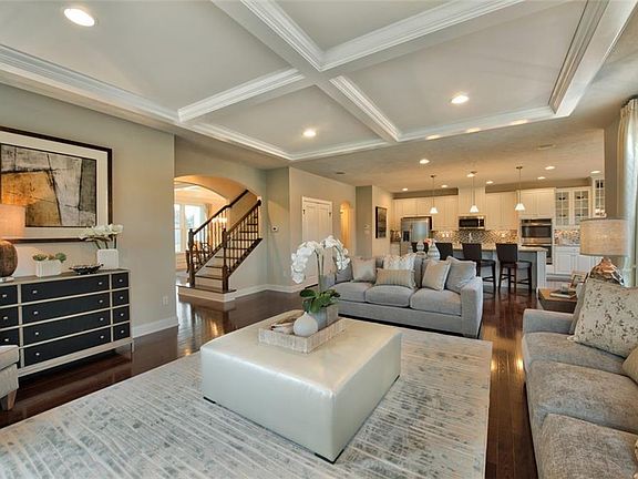 5th image of 121 Caribou Ct