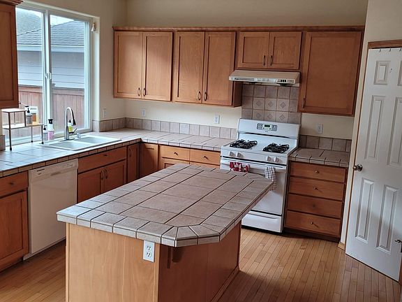 5th image of 18027 81st Ln NE