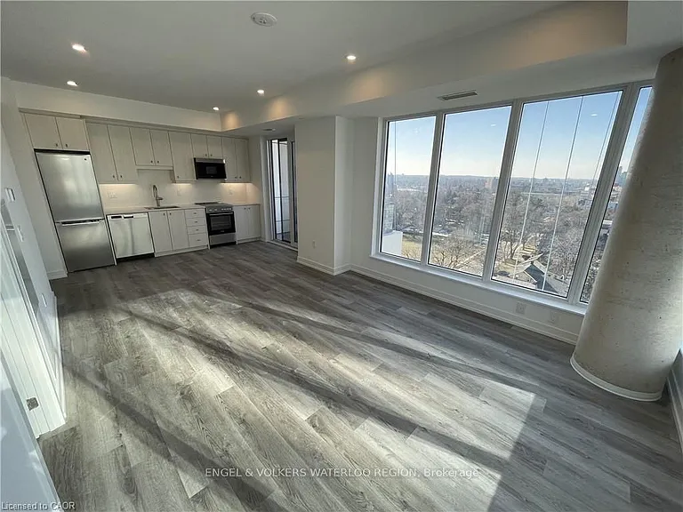 15 Wellington St S #26 — Photo 2