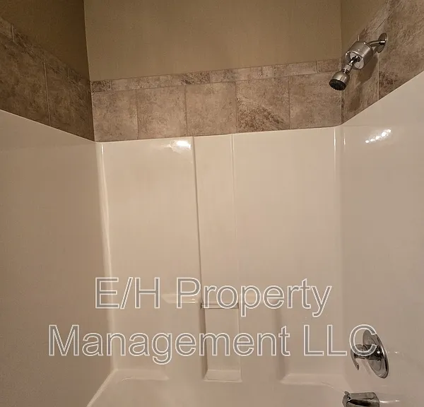 2146 N Woodlawn Blvd — Photo 43