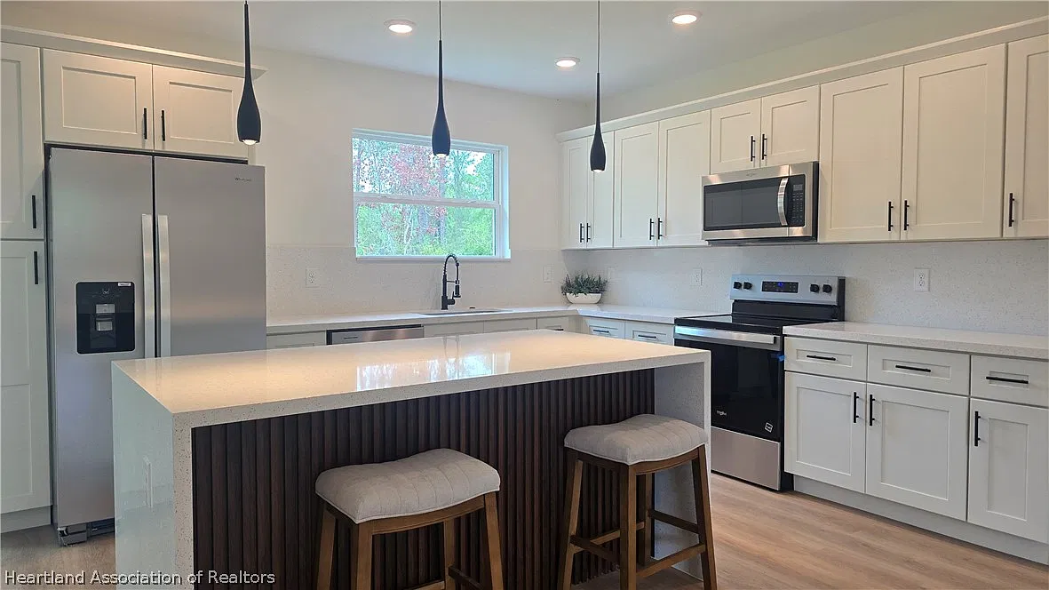 3 bed, 2.0 bath, 1450 sqft, $1,975 — Photo 4