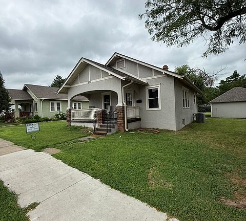 5th image of 804 W 6th St