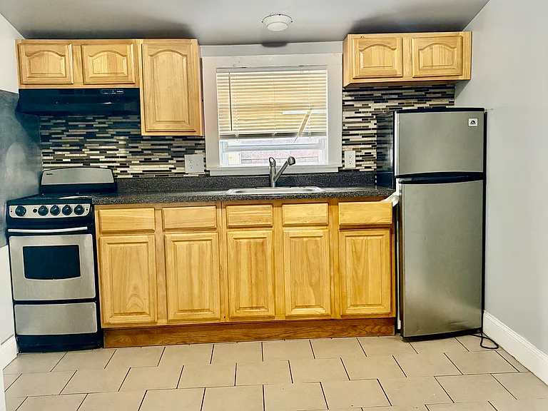 197 Woodside Ave #3 — Photo 3