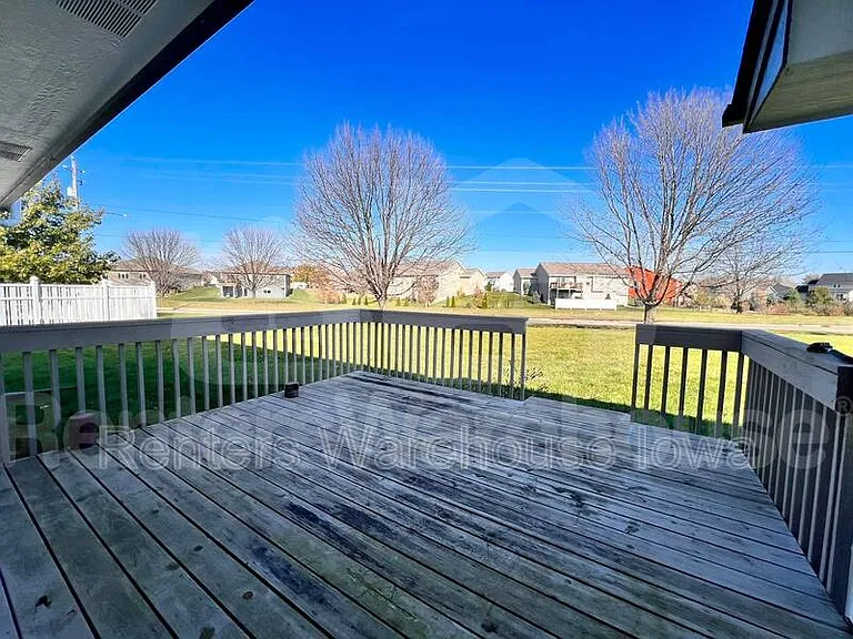 1709 NE Sherman Ct — Photo 24