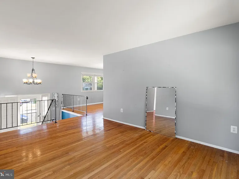 14815 Empire St — Photo 2