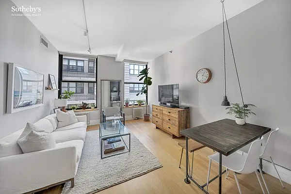 Rented by Sotheby's International Realty | media 22