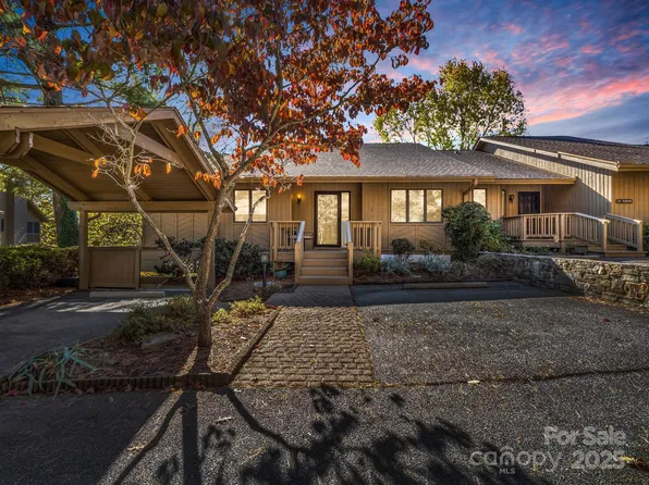 502 Live Oak Ln, Hendersonville, NC 28791