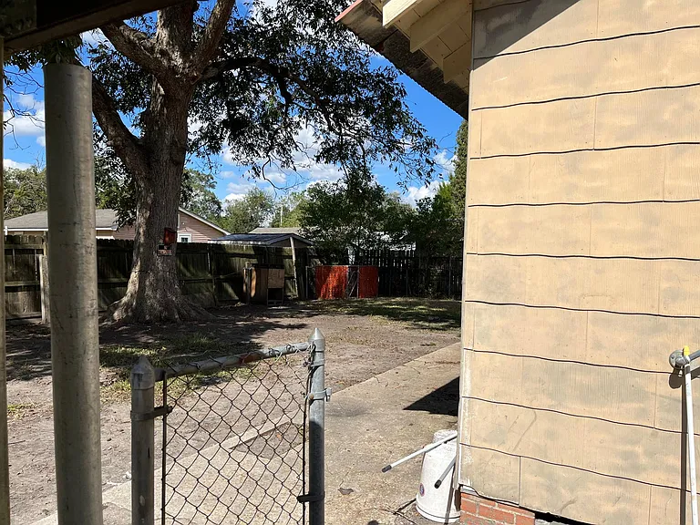 1021 James St — Photo 3