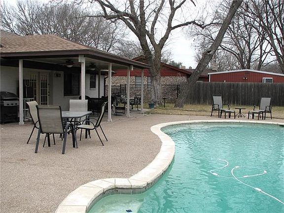 2nd image of 3925 Burkett Dr