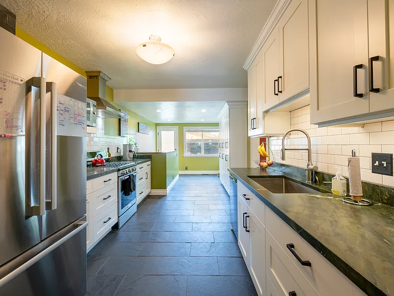 587 E Sherman Ave — Photo 10