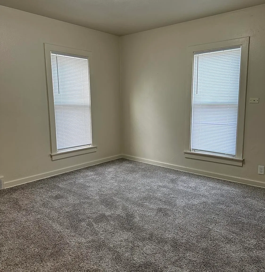 206 East Hammond Street - 4 — Photo 3