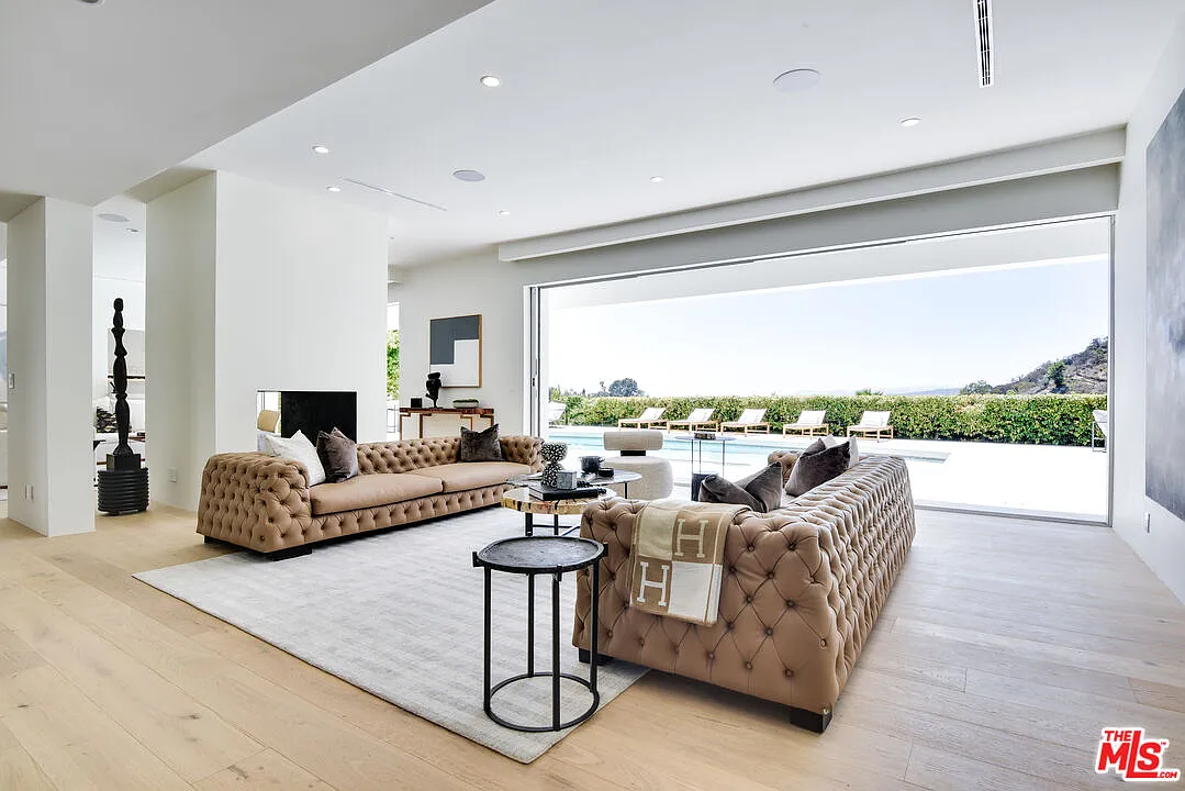 5 bed, 5.0 bath, 3750 sqft, $60,000 — Photo 3