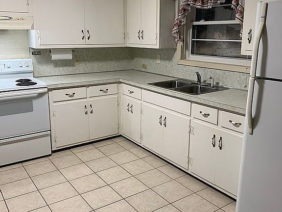 2nd image of 1731 Oakmont Dr