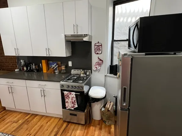 11 Stanton Street image 1 of 10
