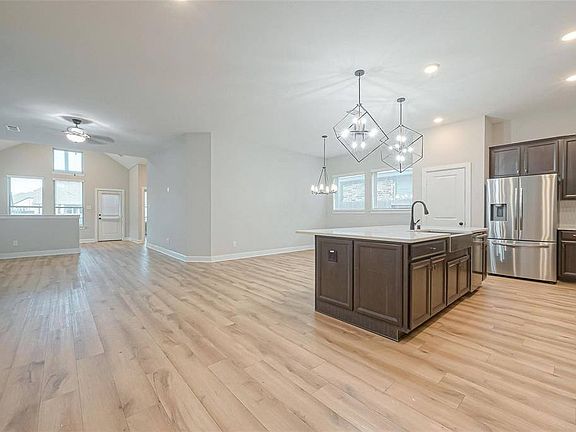 4th image of 23722 Pullin Market Dr #1