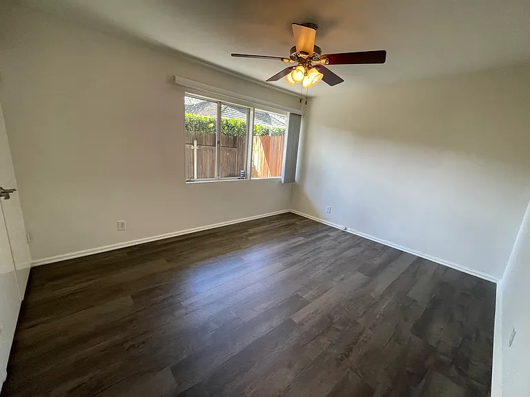 305 California Blvd — Photo 16