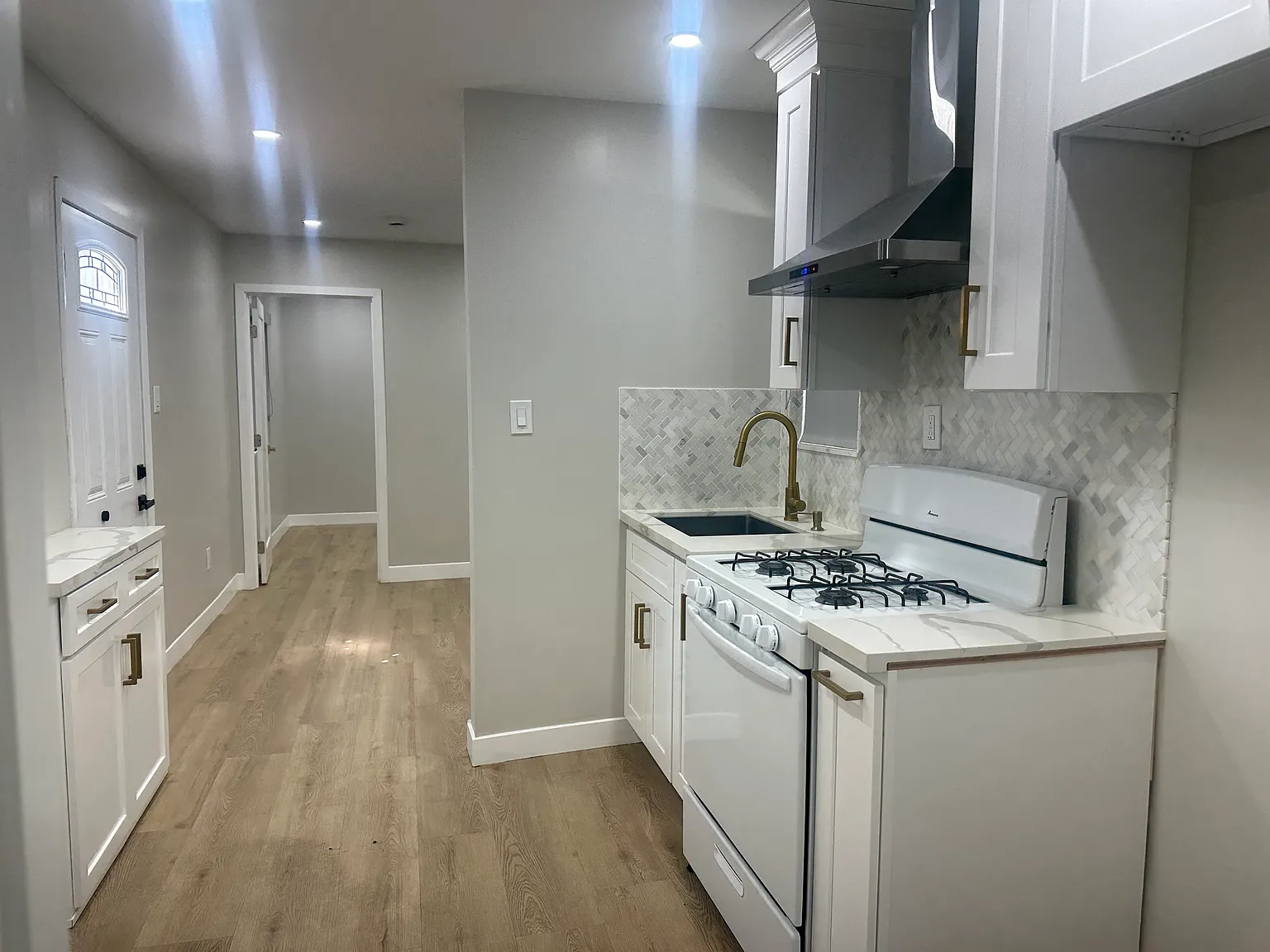 1407 S McDonnell Ave — Photo 1