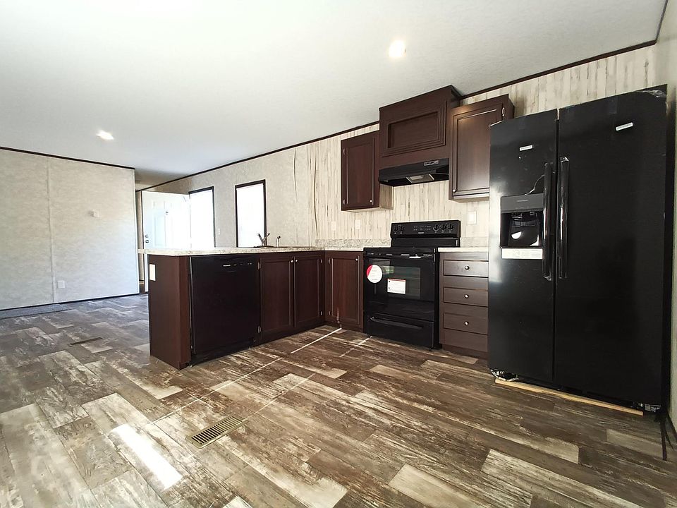 1st image of 467 Logan Ave