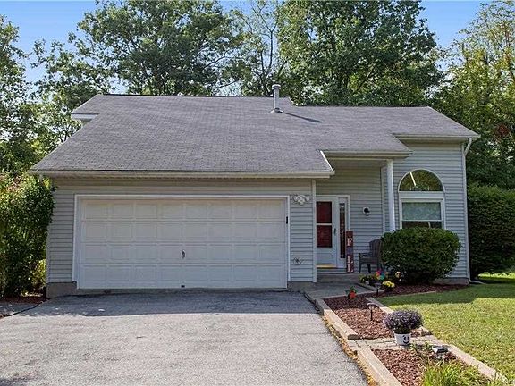 2nd image of 28 Linden Dr