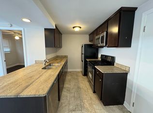 8901 Robin Dr APT B, Des Plaines, IL
