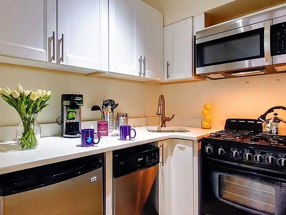 5th image of 516 E 5th St APT A