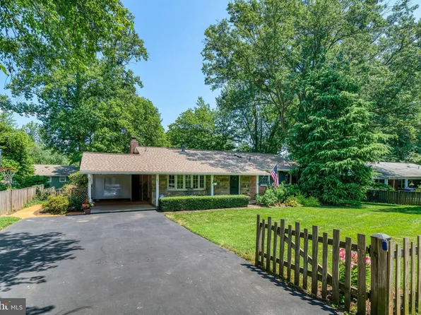 3409 Slade Run Dr, Falls Church, VA 22042