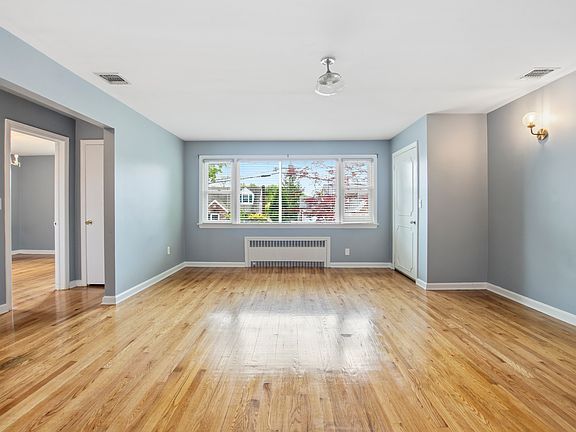 4th image of 112 E Ackerman Ave #B