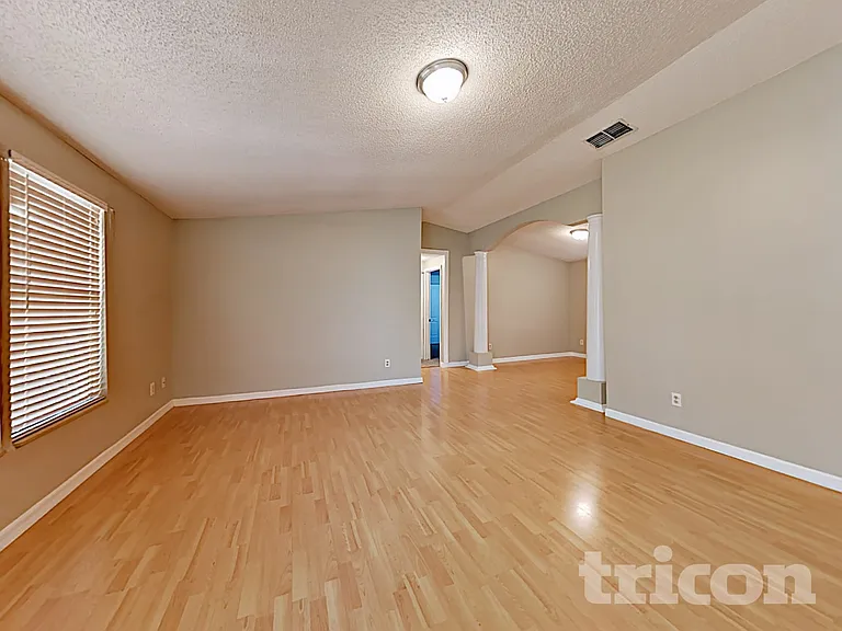 506 Emberwood Dr — Photo 4