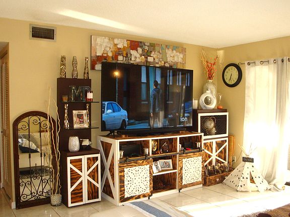 4th image of 632 Sea Pine Way APT D1
