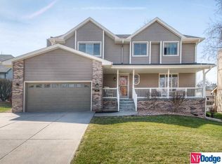 1107 Magnolia Cir, Papillion, NE 68046