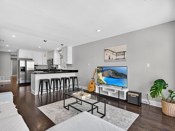 3rd image of 7509 W Irving Park Rd #2