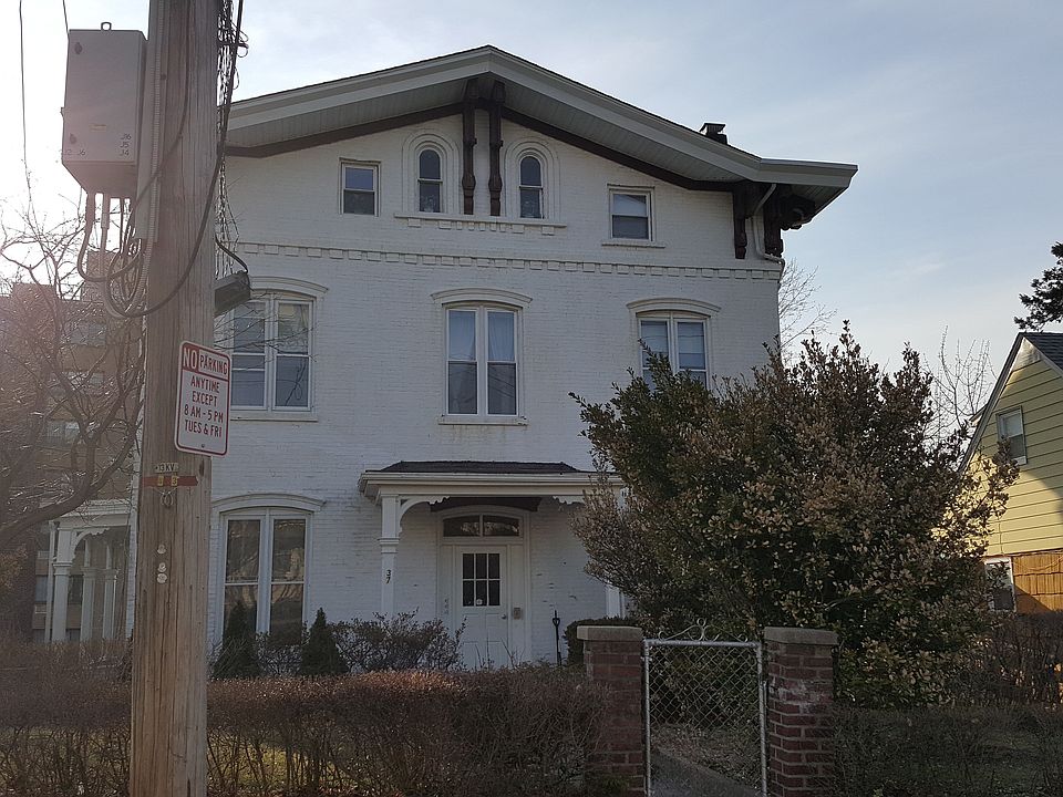 1st image of 49 Cottage Pl #3