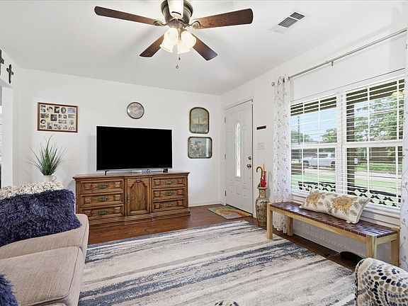 5th image of 116 Pecan St