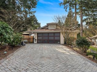 990 Scottswood Close, Saanich, BC V8Y 2V1