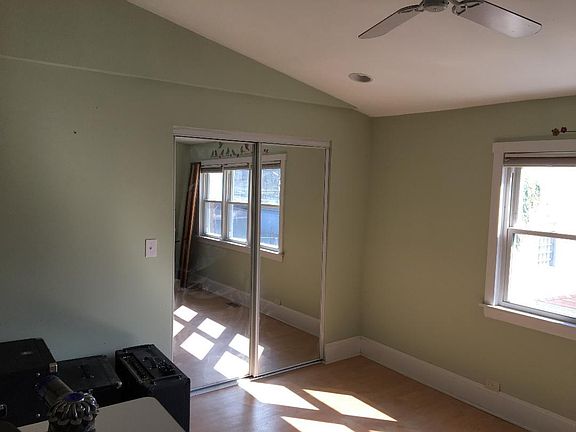 5th image of 2111 W Montrose Ave #2