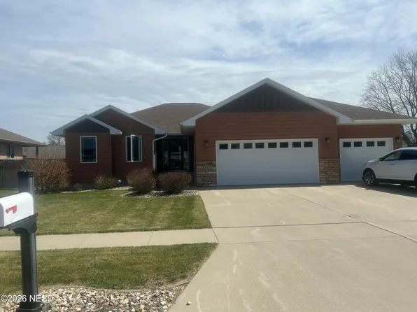 1432 Mayfair Dr, Watertown, SD 57201