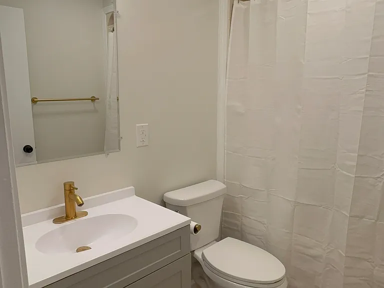 275 W 10th St — Photo 5
