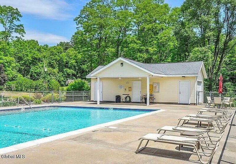 4th image of 1208 Greenwich Drive