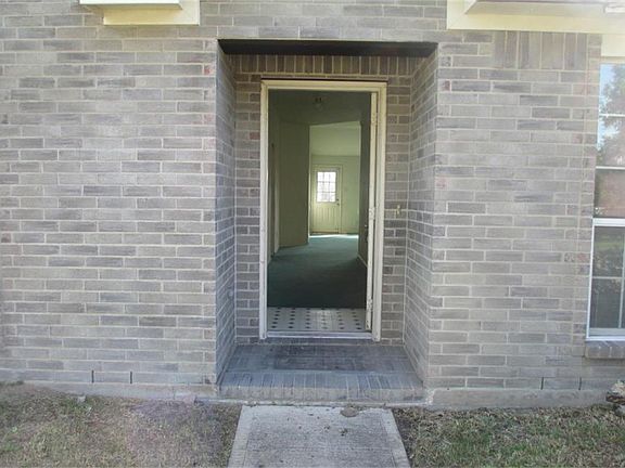 3rd image of 14922 Gladewick Dr