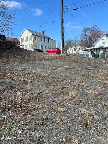 2nd image of 110 1st Avenue