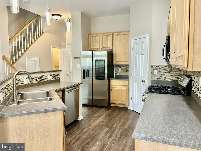614 Gatestone St — Photo 5