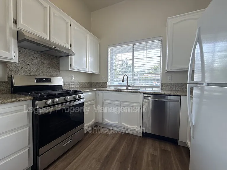 403 Munden Ct — Photo 7