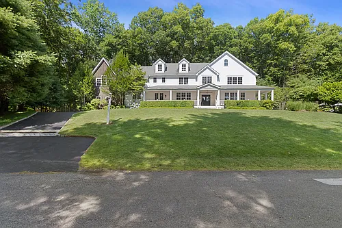 37 Beaverbrook Rd Photo 1