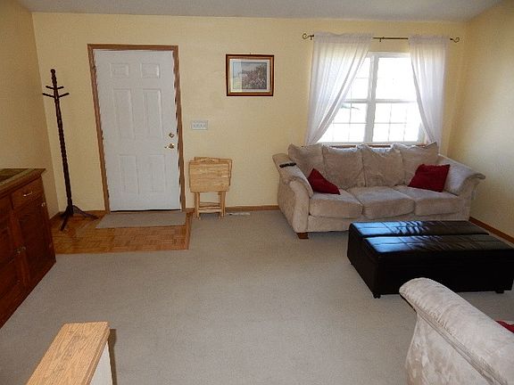 3rd image of 56720 Meadow Glen Dr