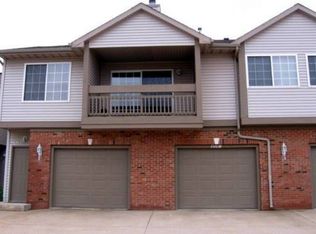 4581 N Thornhill Dr, Peoria, IL