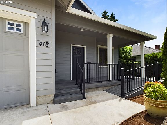 3rd image of 418 SE 32nd Ave