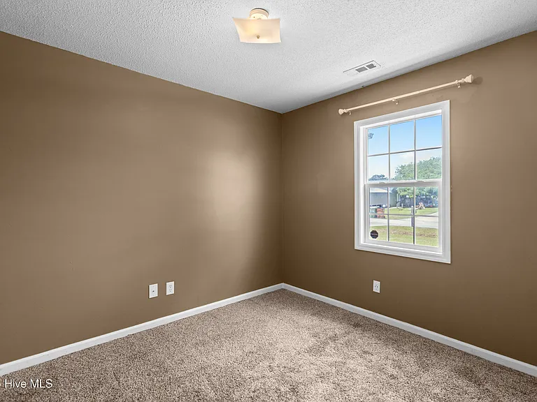 703 Covington Ct — Photo 18