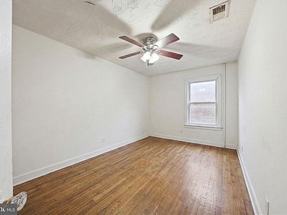 5th image of 2916 8th St NE