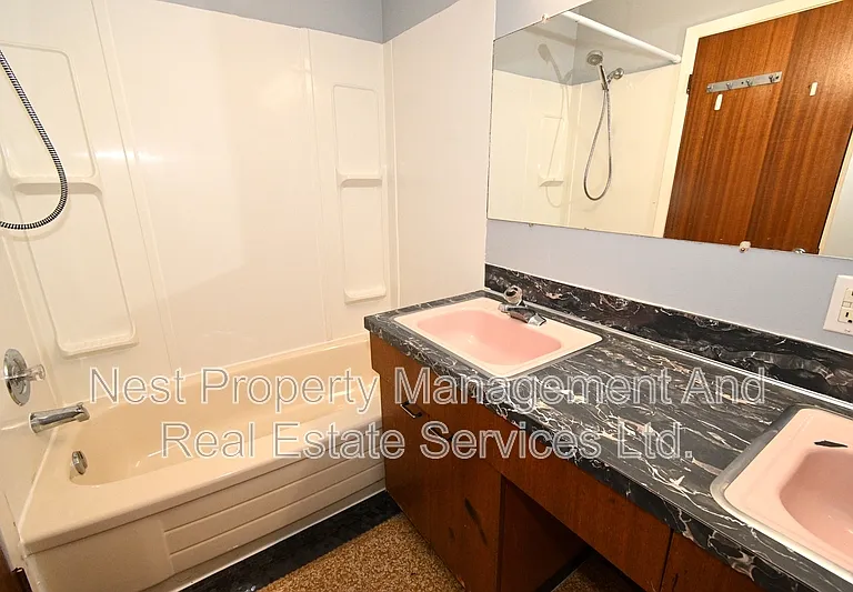 596 Central St E #1 — Photo 15